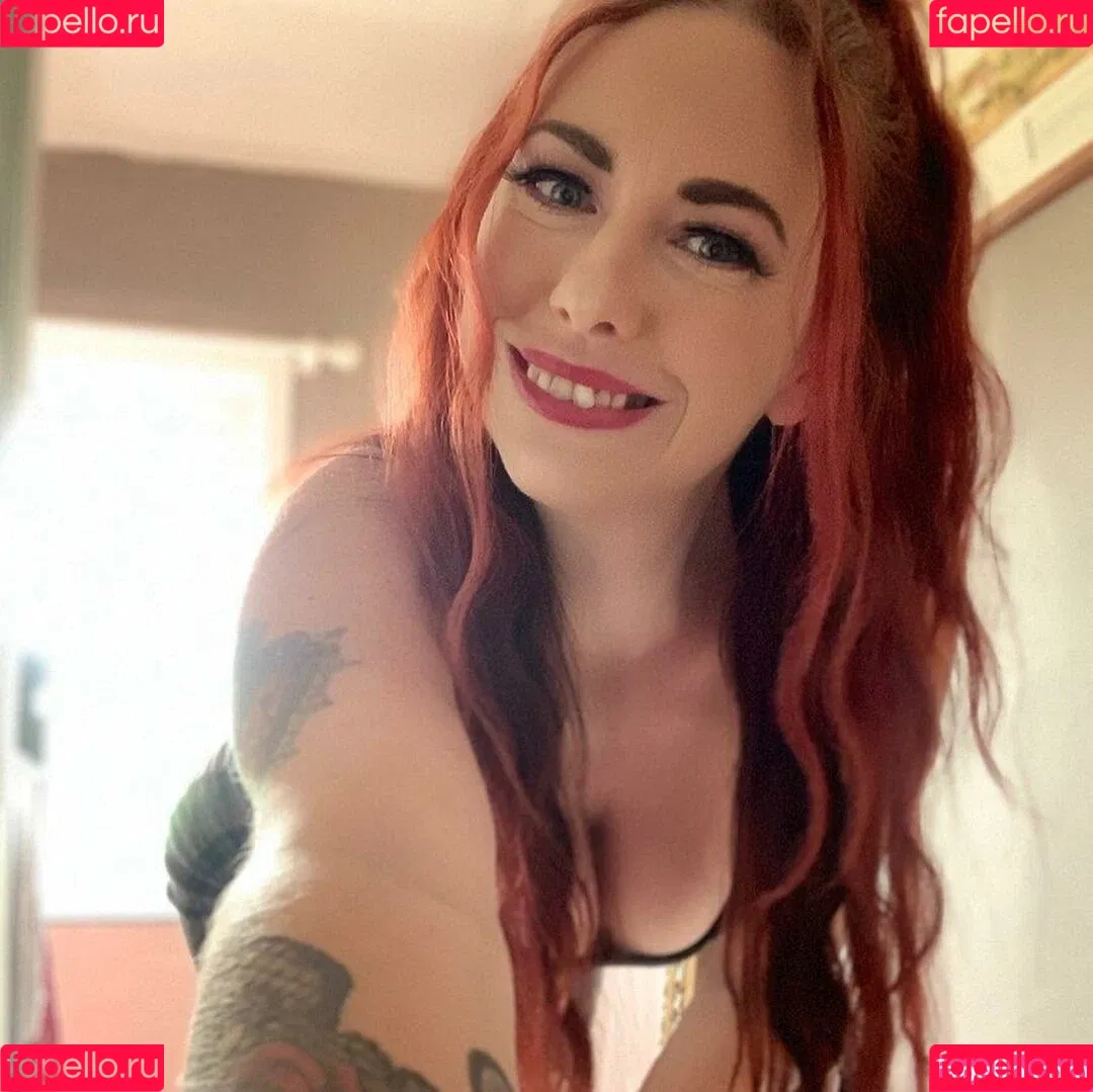 hellomissred Onlyfans Photo Gallery 