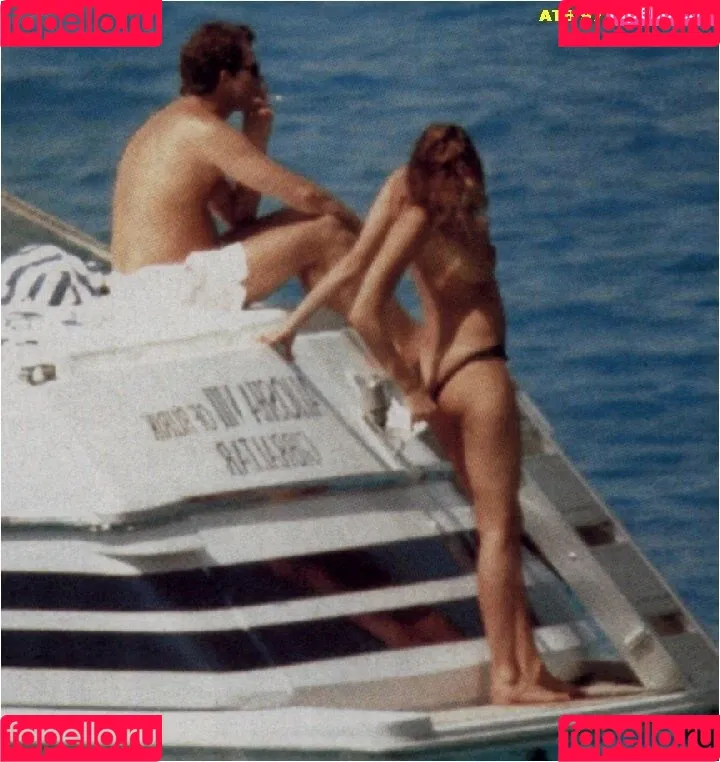 Elle Macpherson Onlyfans Photo Gallery 