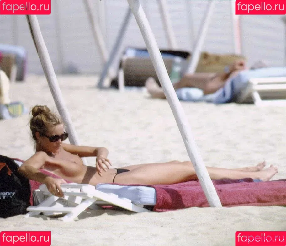 Elle Macpherson Onlyfans Photo Gallery 