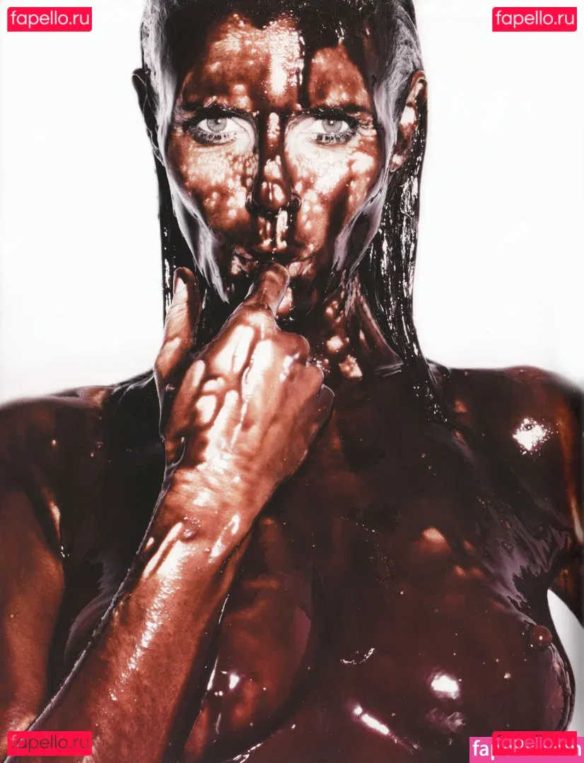 Elle Macpherson Onlyfans Photo Gallery 