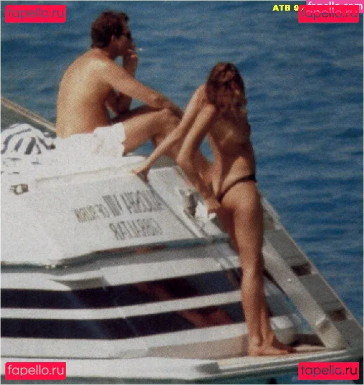 Elle Macpherson Onlyfans Photo Gallery 