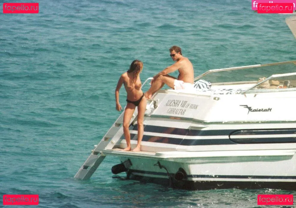 Elle Macpherson Onlyfans Photo Gallery 