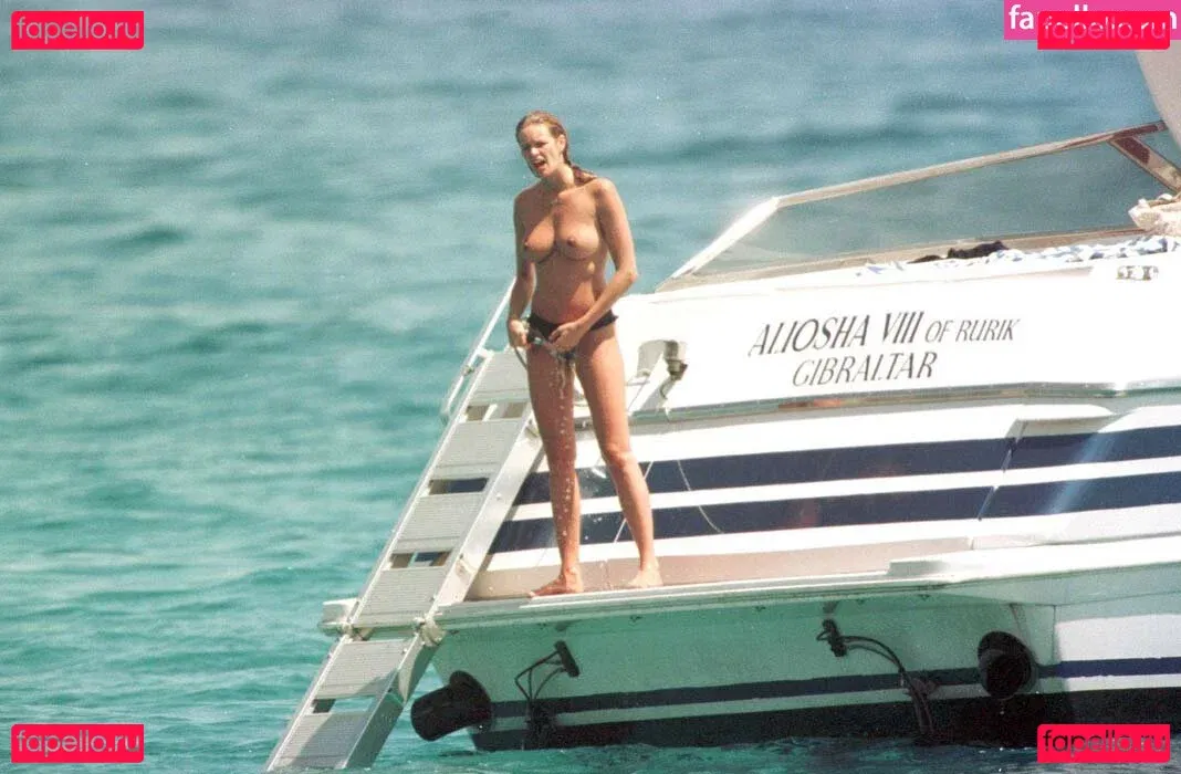 Elle Macpherson Onlyfans Photo Gallery 