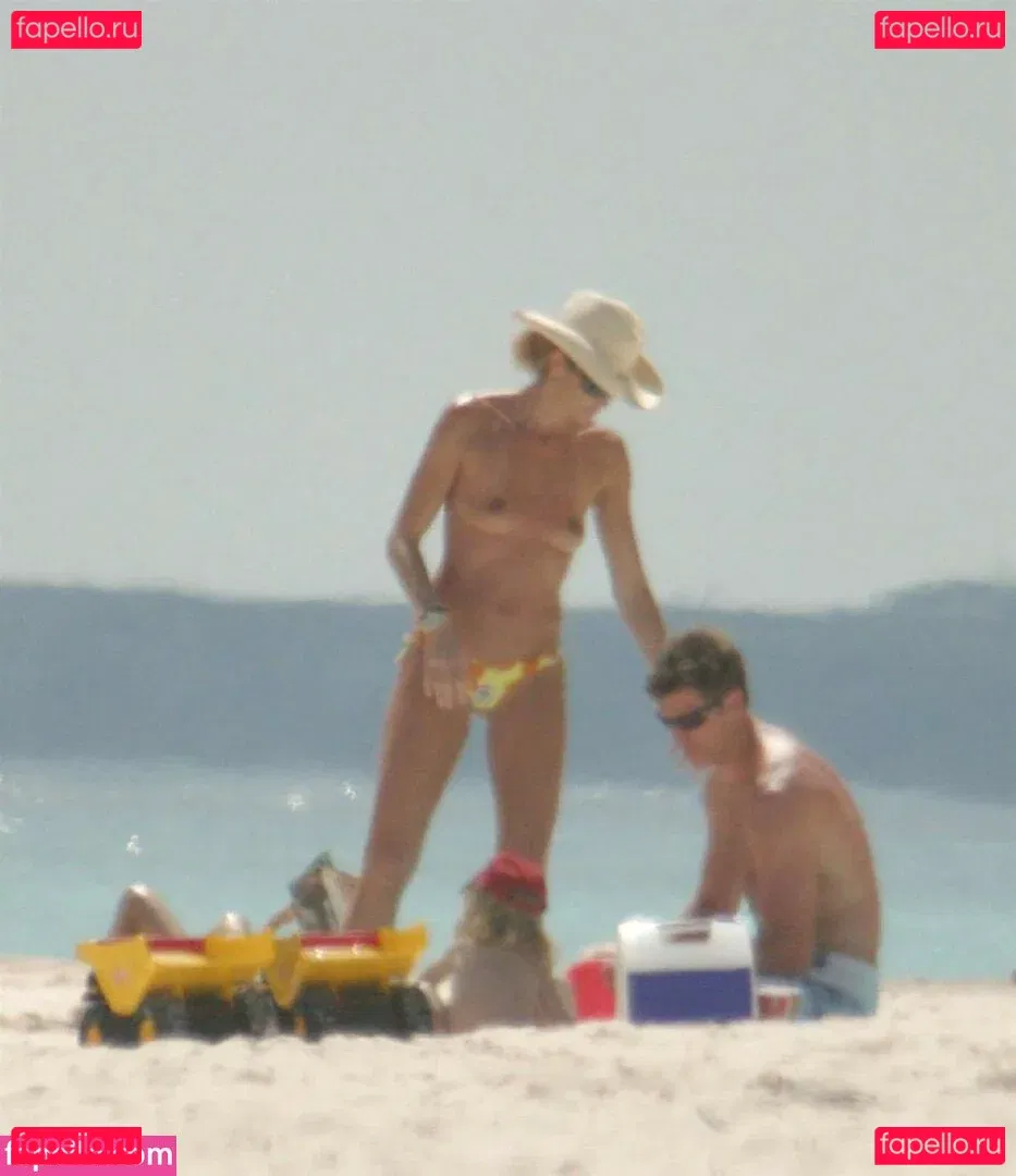 Elle Macpherson Onlyfans Photo Gallery 