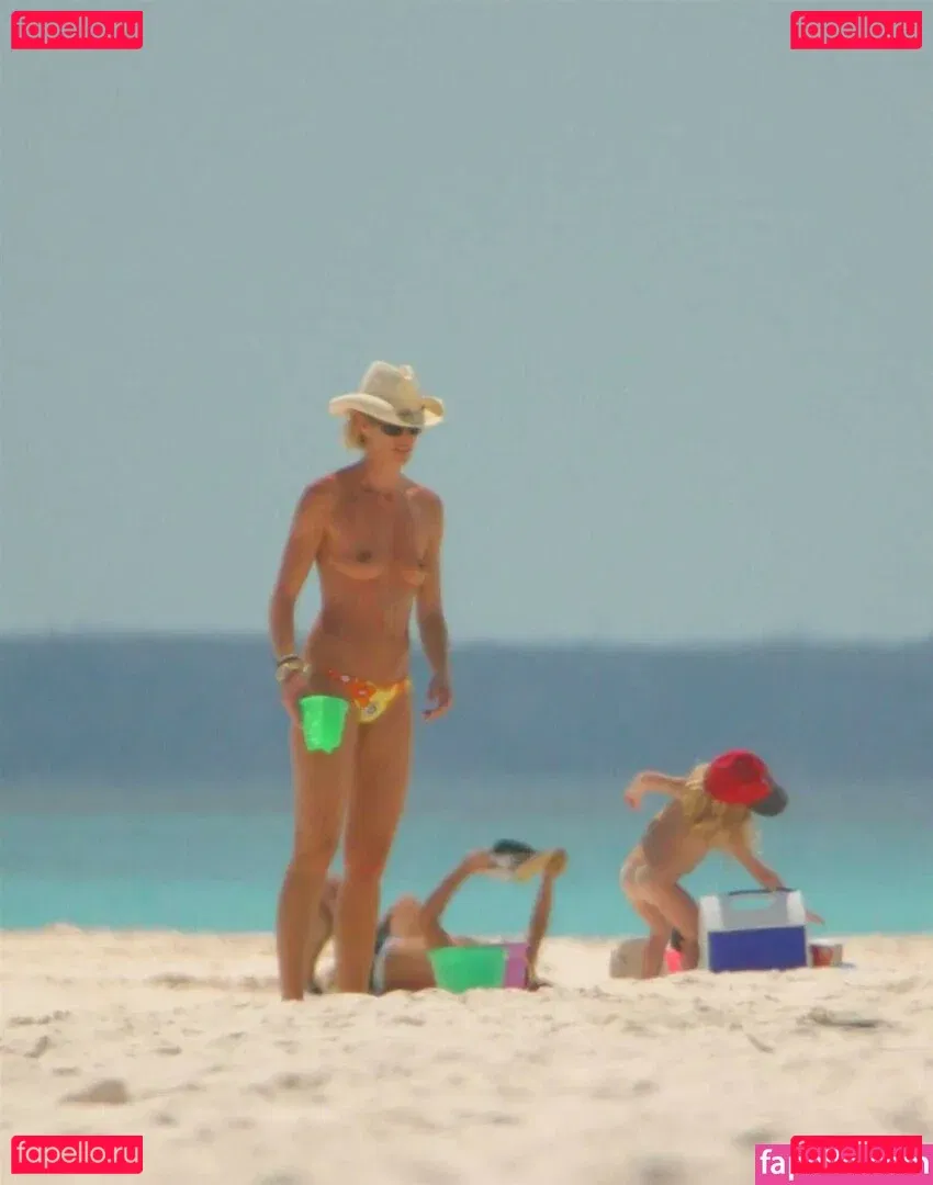 Elle Macpherson Onlyfans Photo Gallery 