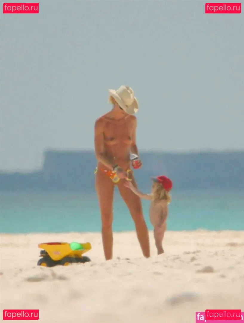 Elle Macpherson Onlyfans Photo Gallery 