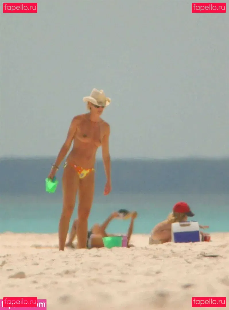 Elle Macpherson Onlyfans Photo Gallery 