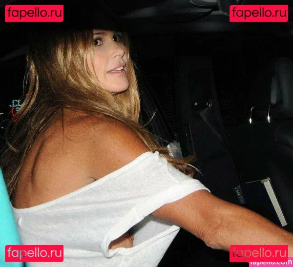 Elle Macpherson Onlyfans Photo Gallery 