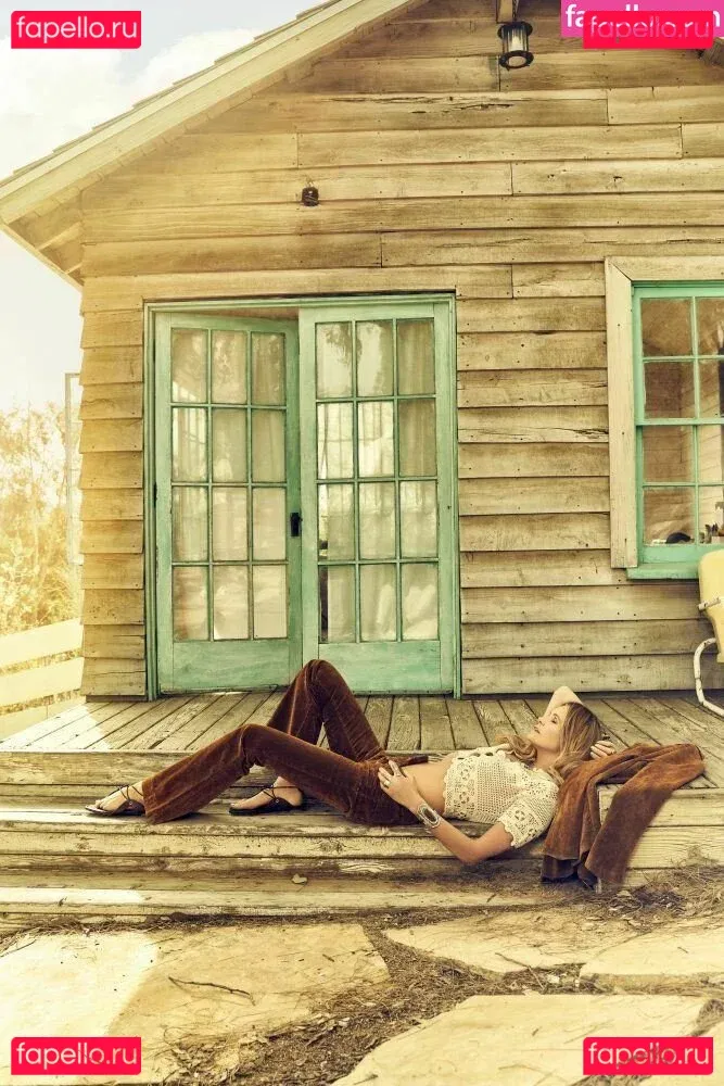 Elle Macpherson Onlyfans Photo Gallery 