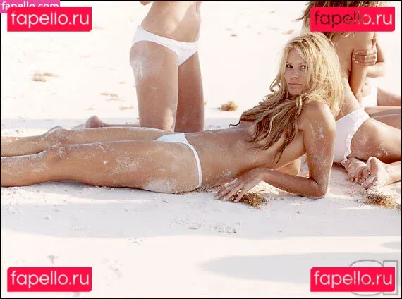 Elle Macpherson Onlyfans Photo Gallery 