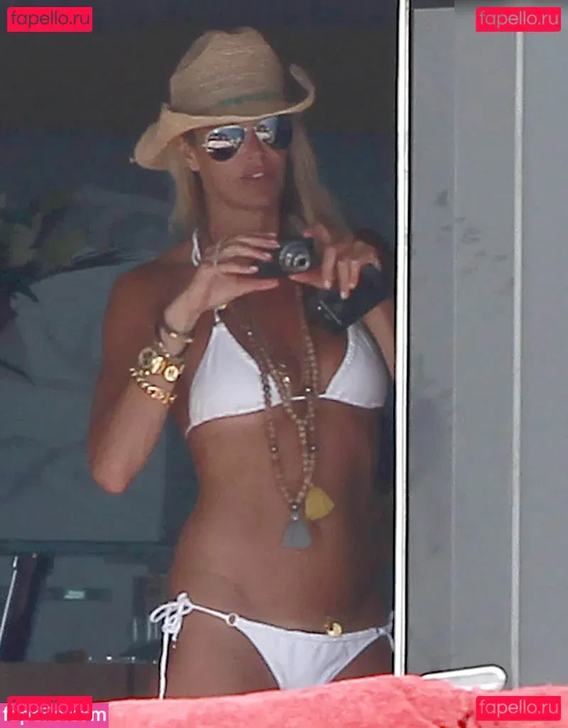 Elle Macpherson Onlyfans Photo Gallery 