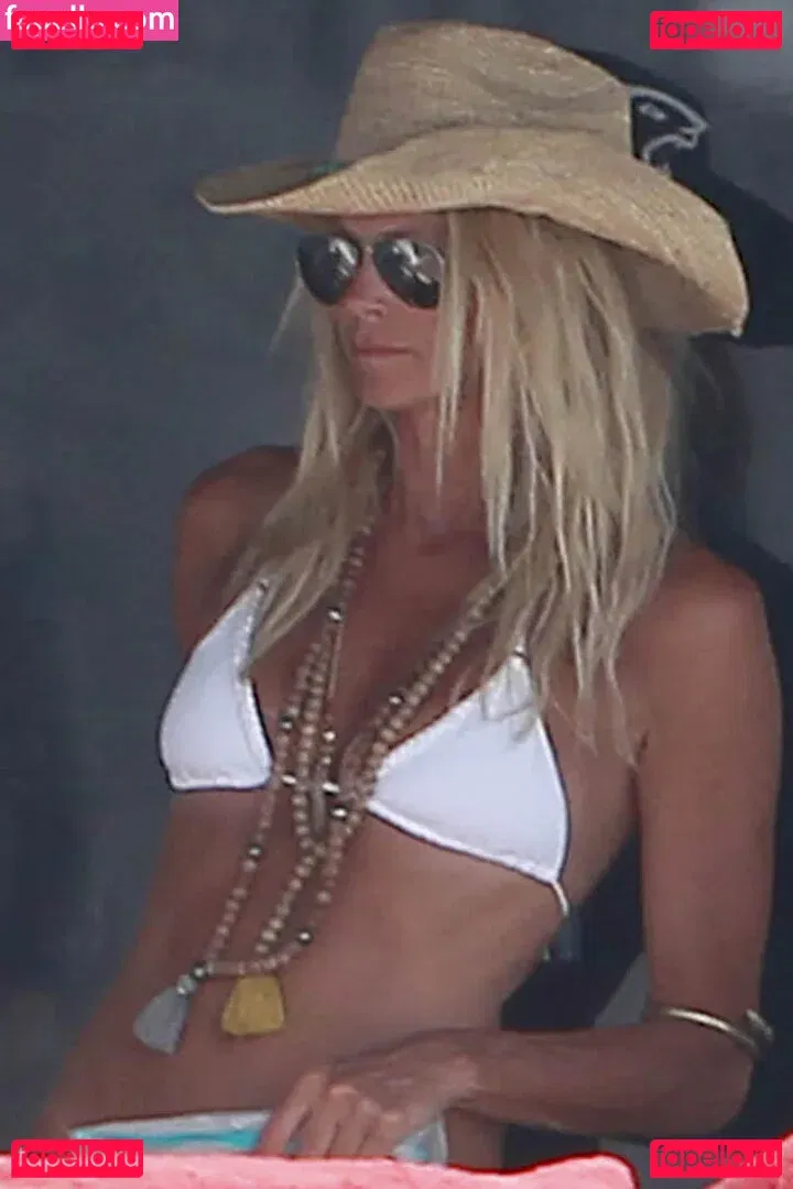 Elle Macpherson Onlyfans Photo Gallery 