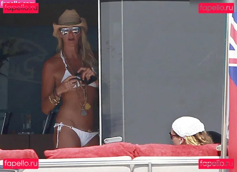 Elle Macpherson Onlyfans Photo Gallery 