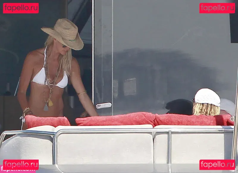 Elle Macpherson Onlyfans Photo Gallery 