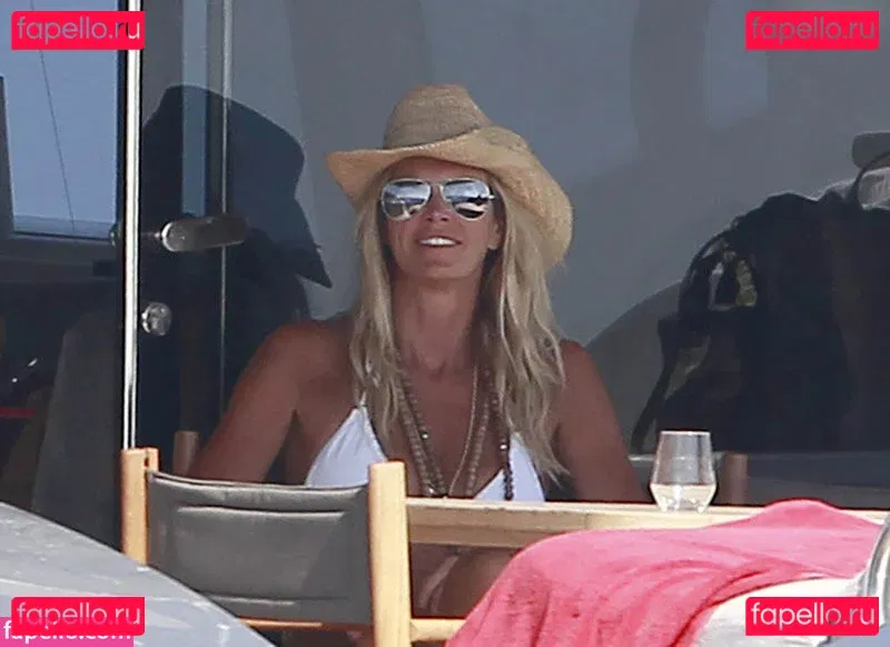 Elle Macpherson Onlyfans Photo Gallery 