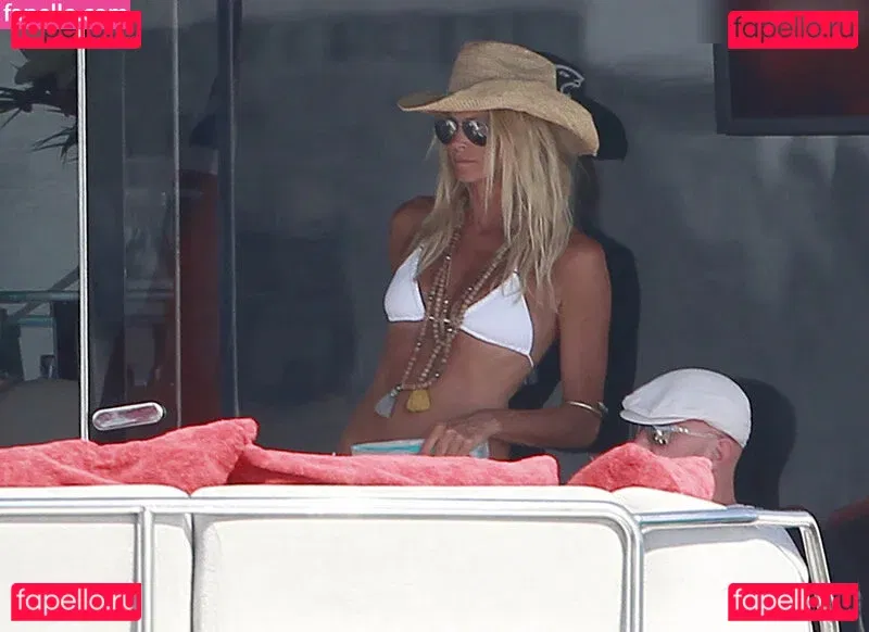 Elle Macpherson Onlyfans Photo Gallery 