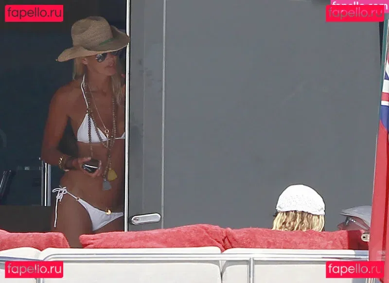 Elle Macpherson Onlyfans Photo Gallery 