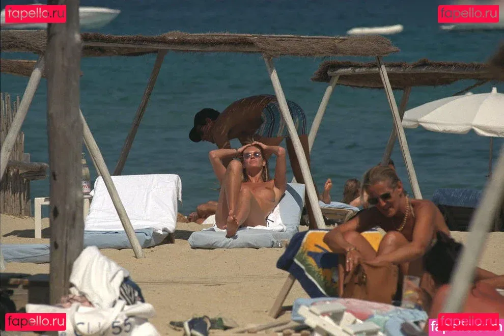 Elle Macpherson Onlyfans Photo Gallery 