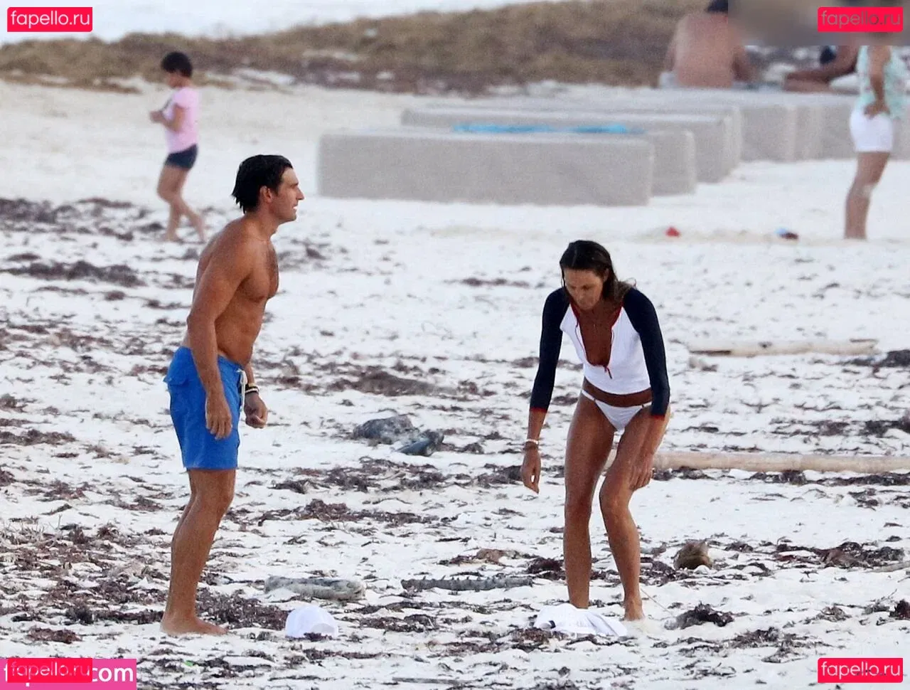 Elle Macpherson Onlyfans Photo Gallery 