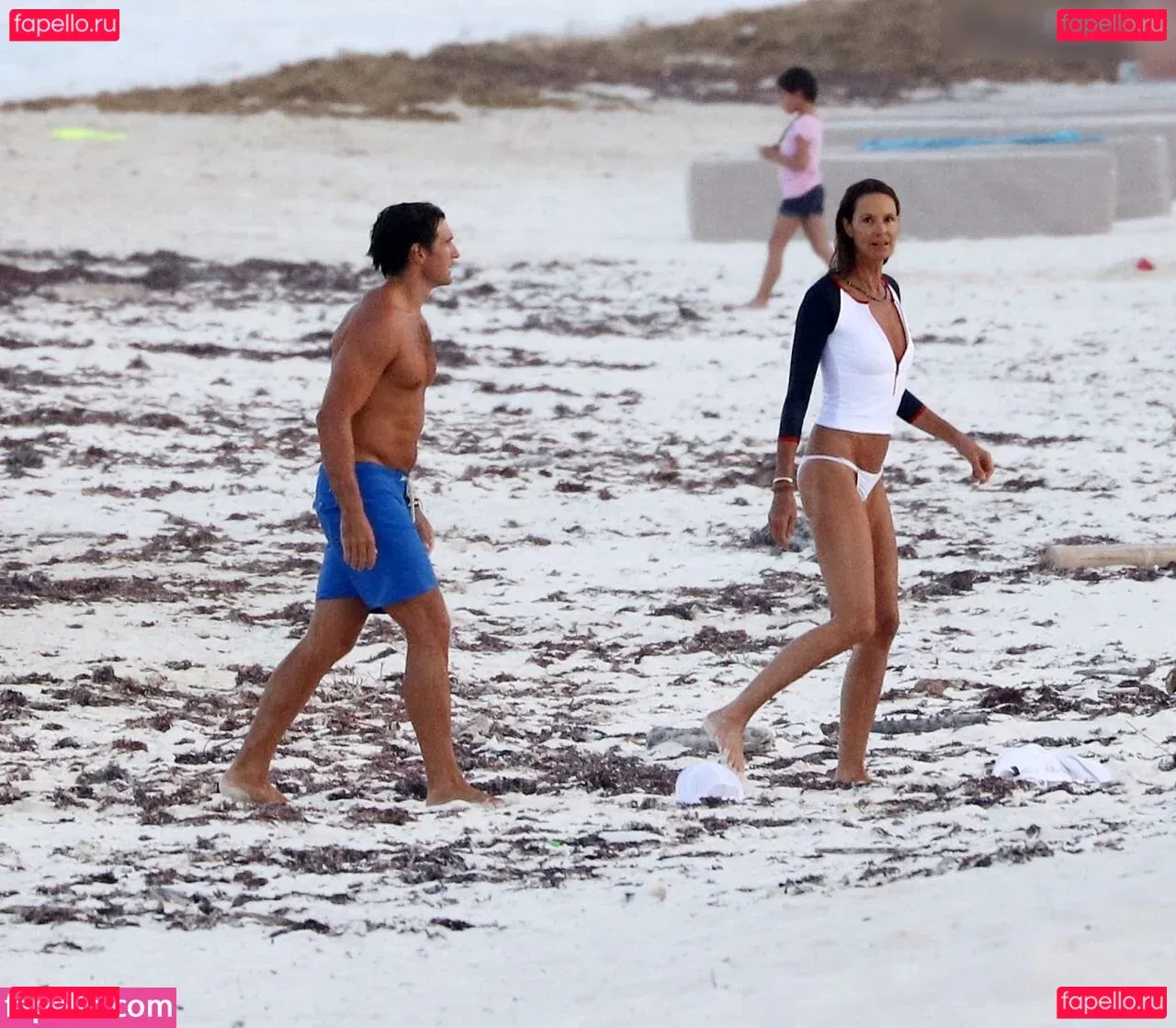 Elle Macpherson Onlyfans Photo Gallery 