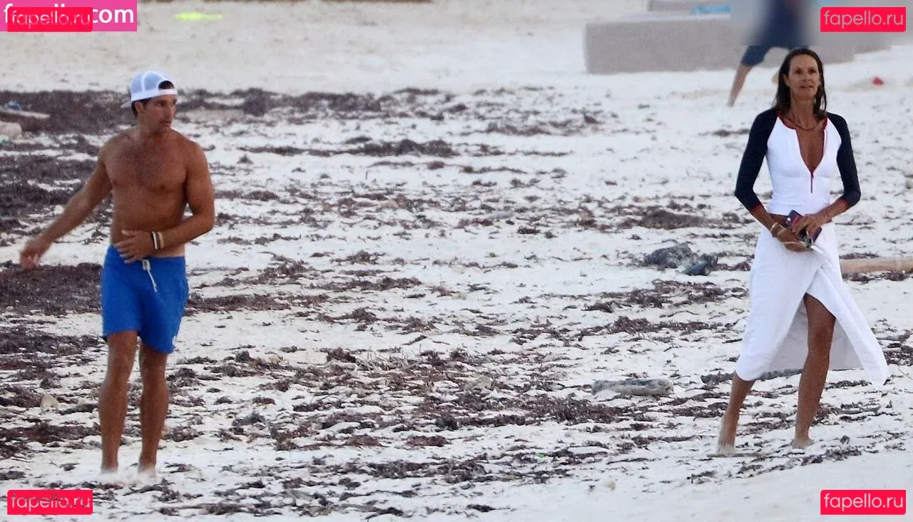 Elle Macpherson Onlyfans Photo Gallery 