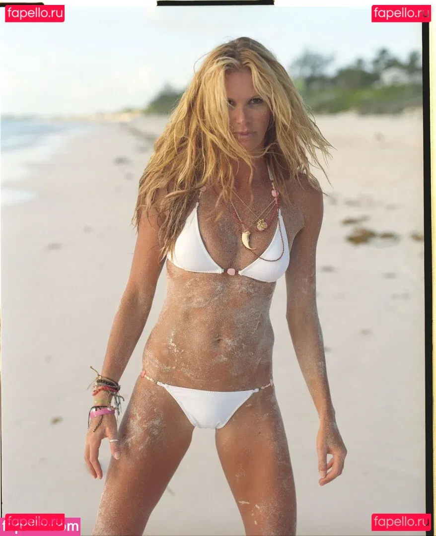 Elle Macpherson Onlyfans Photo Gallery 