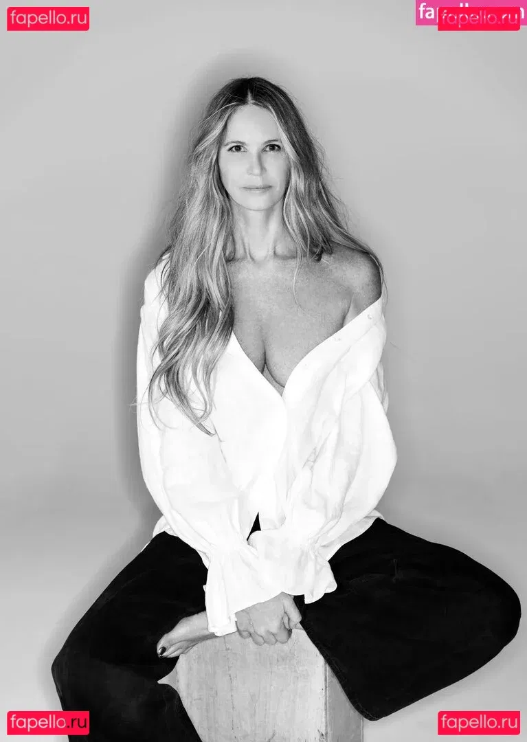 Elle Macpherson Onlyfans Photo Gallery 
