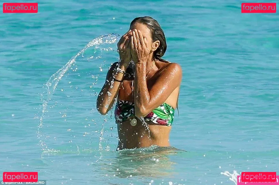 Elle Macpherson Onlyfans Photo Gallery 