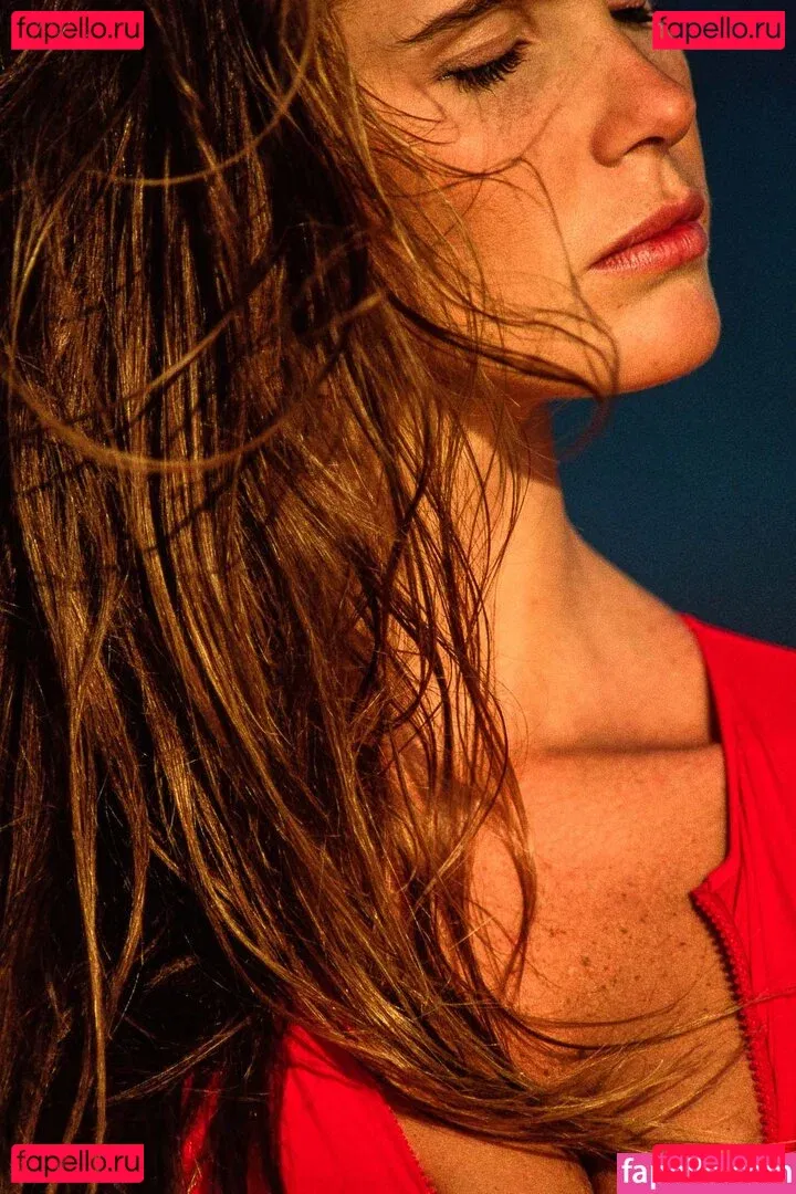 Elle Macpherson Onlyfans Photo Gallery 