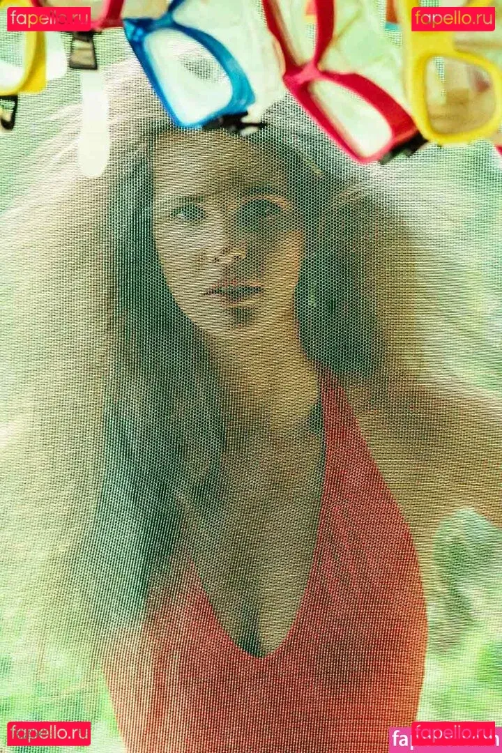 Elle Macpherson Onlyfans Photo Gallery 