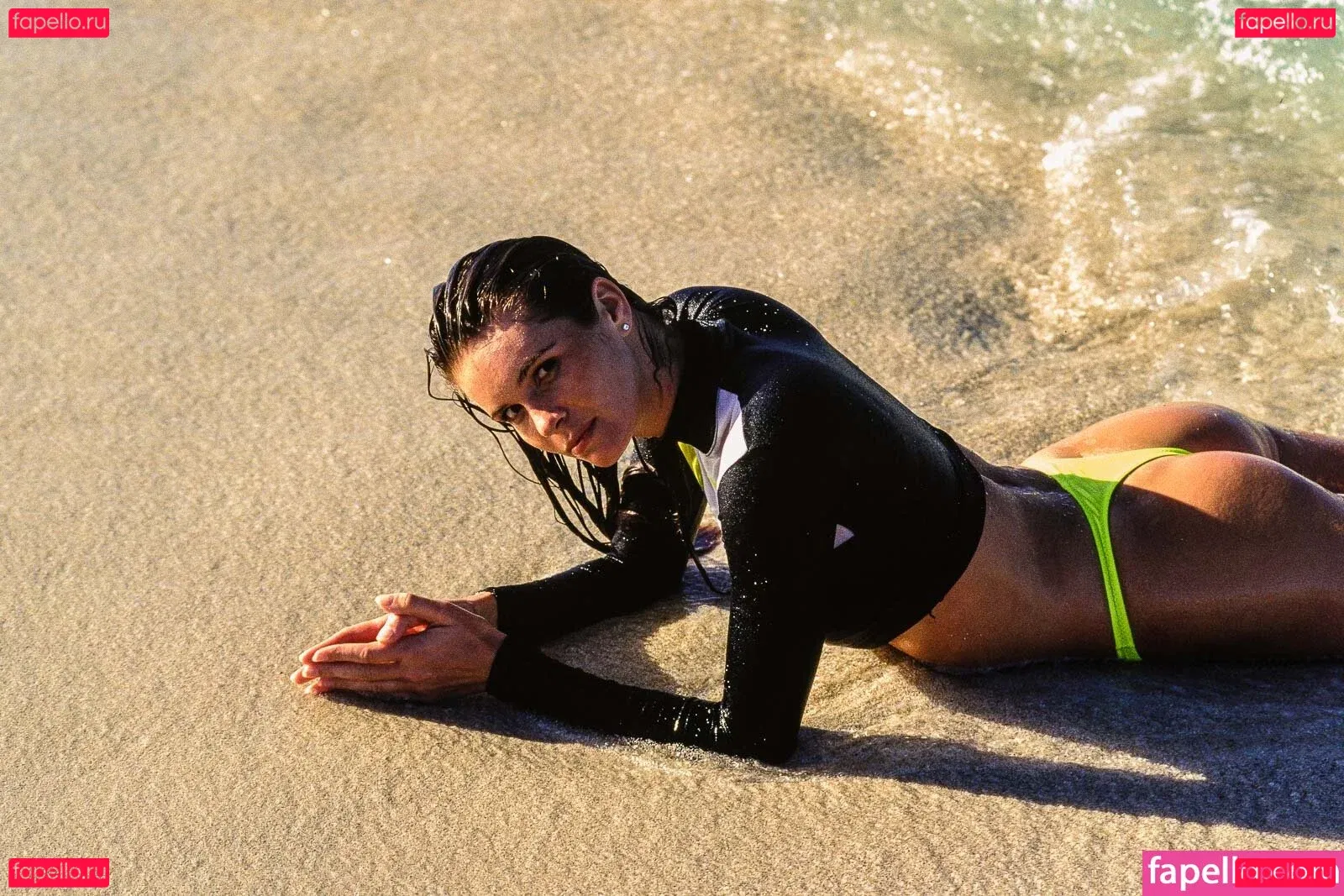 Elle Macpherson Onlyfans Photo Gallery 