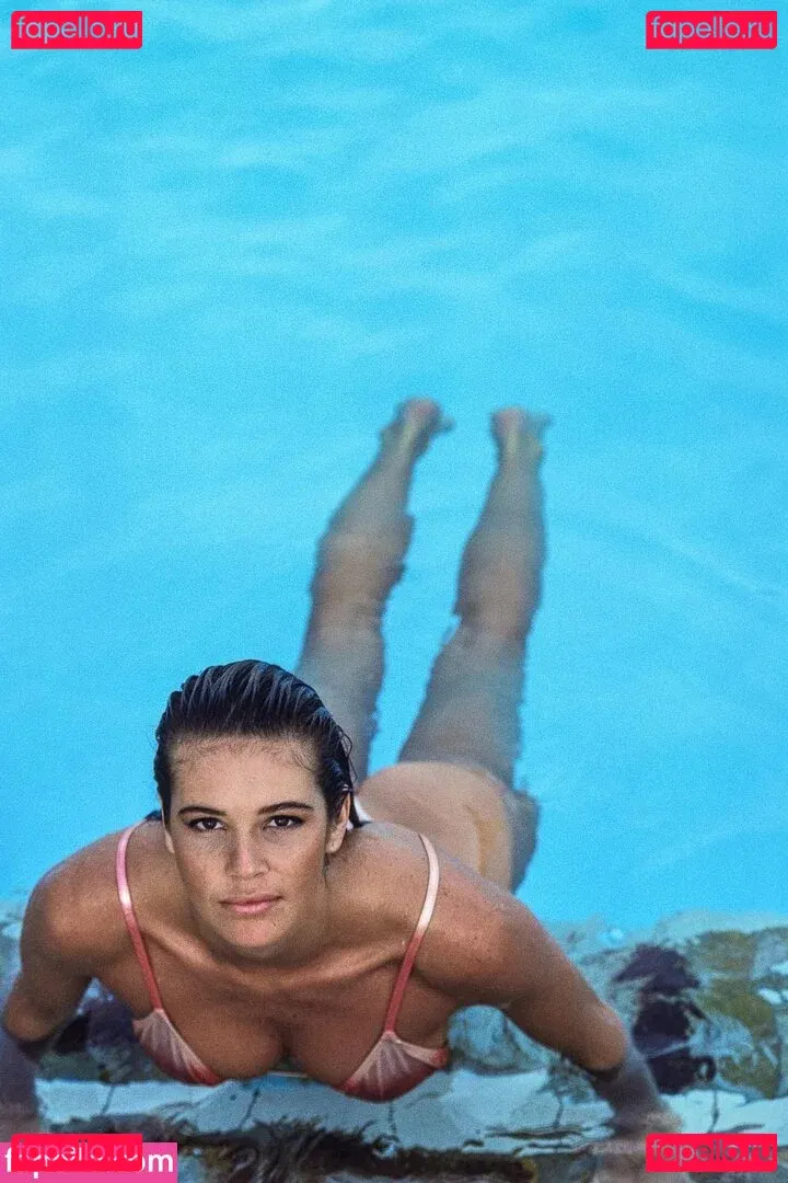 Elle Macpherson Onlyfans Photo Gallery 