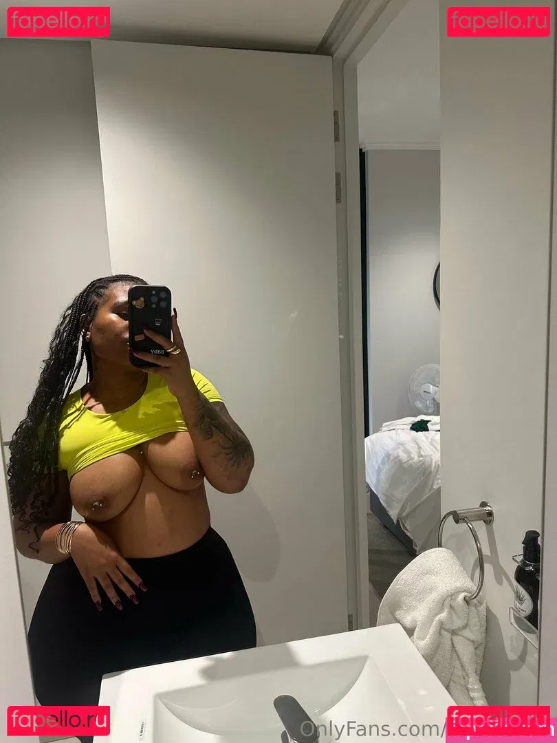 Xoli Mfeka Onlyfans Photo Gallery 