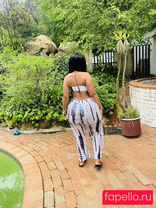 Xoli Mfeka Onlyfans Photo Gallery 