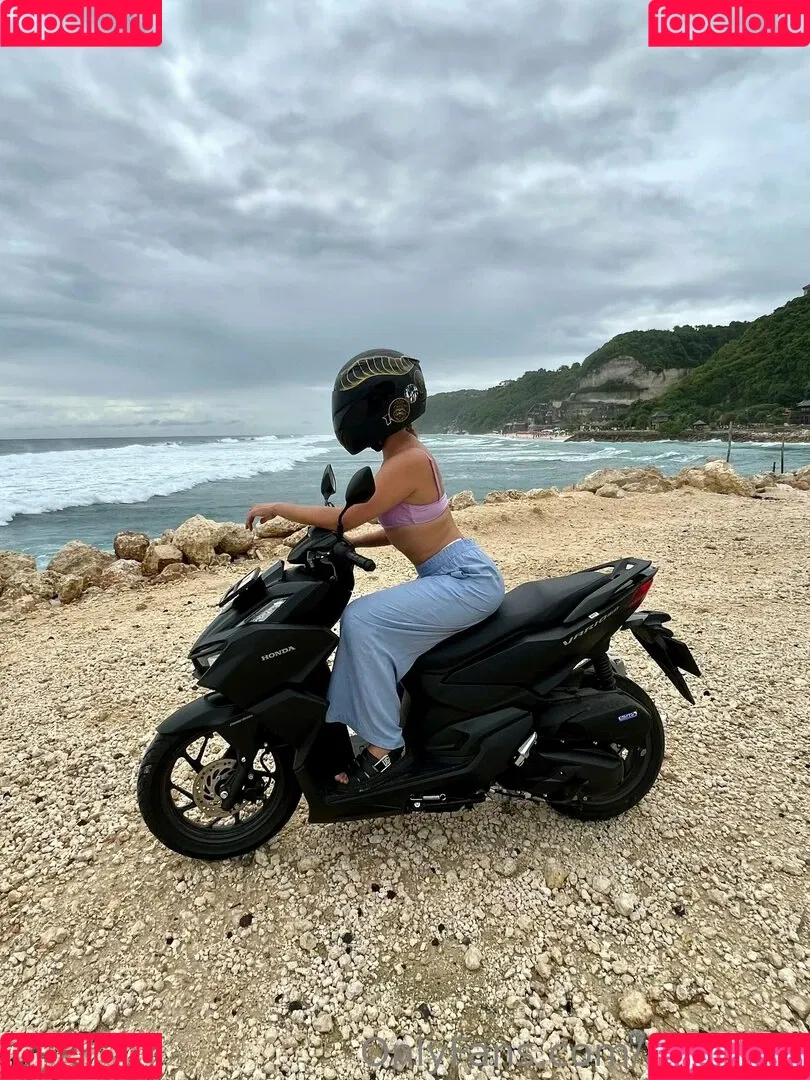 anapuru Onlyfans Photo Gallery 