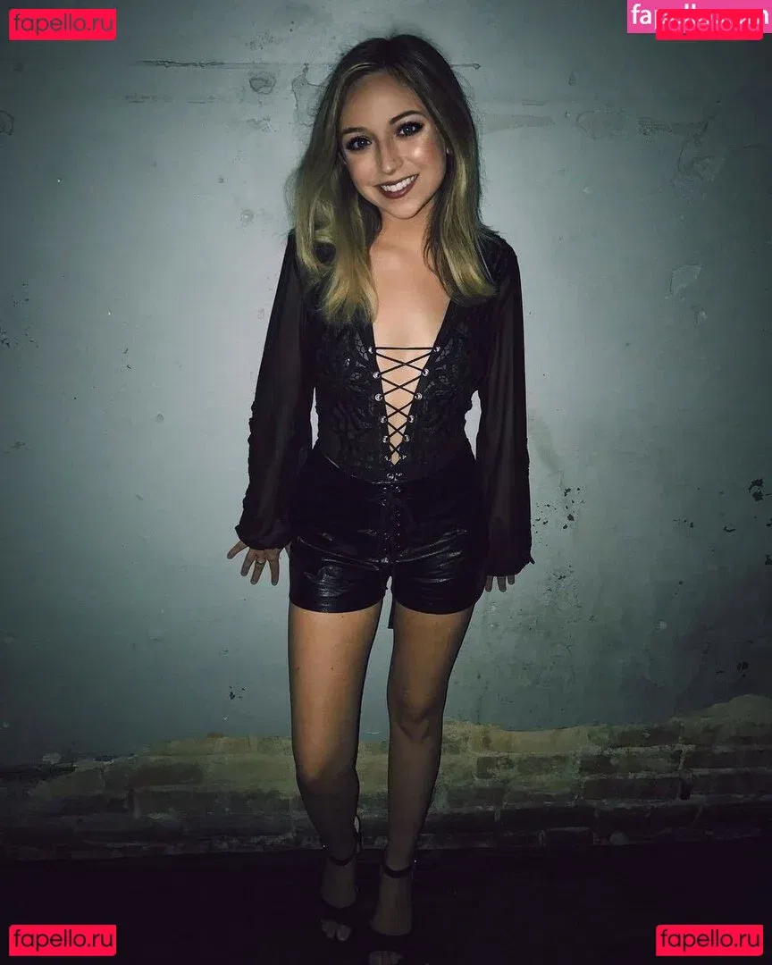 Ellie Schnitt Onlyfans Photo Gallery 