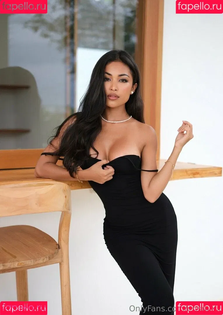 erzabelx Onlyfans Photo Gallery 