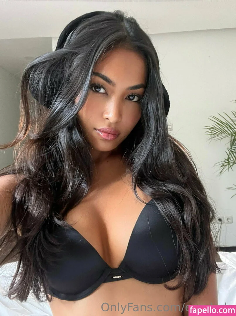 erzabelx Onlyfans Photo Gallery 