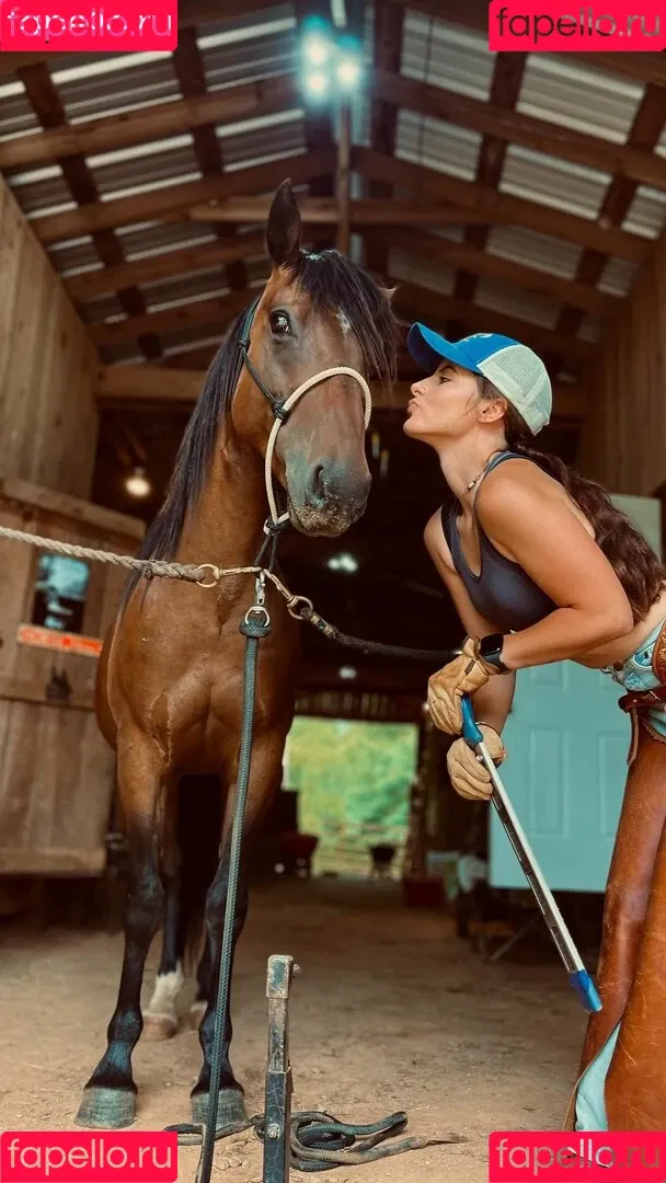 Artoftheequine Onlyfans Photo Gallery 