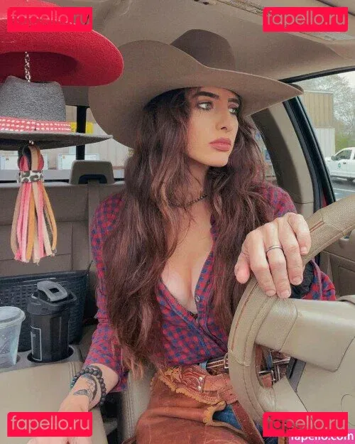 Artoftheequine Onlyfans Photo Gallery 