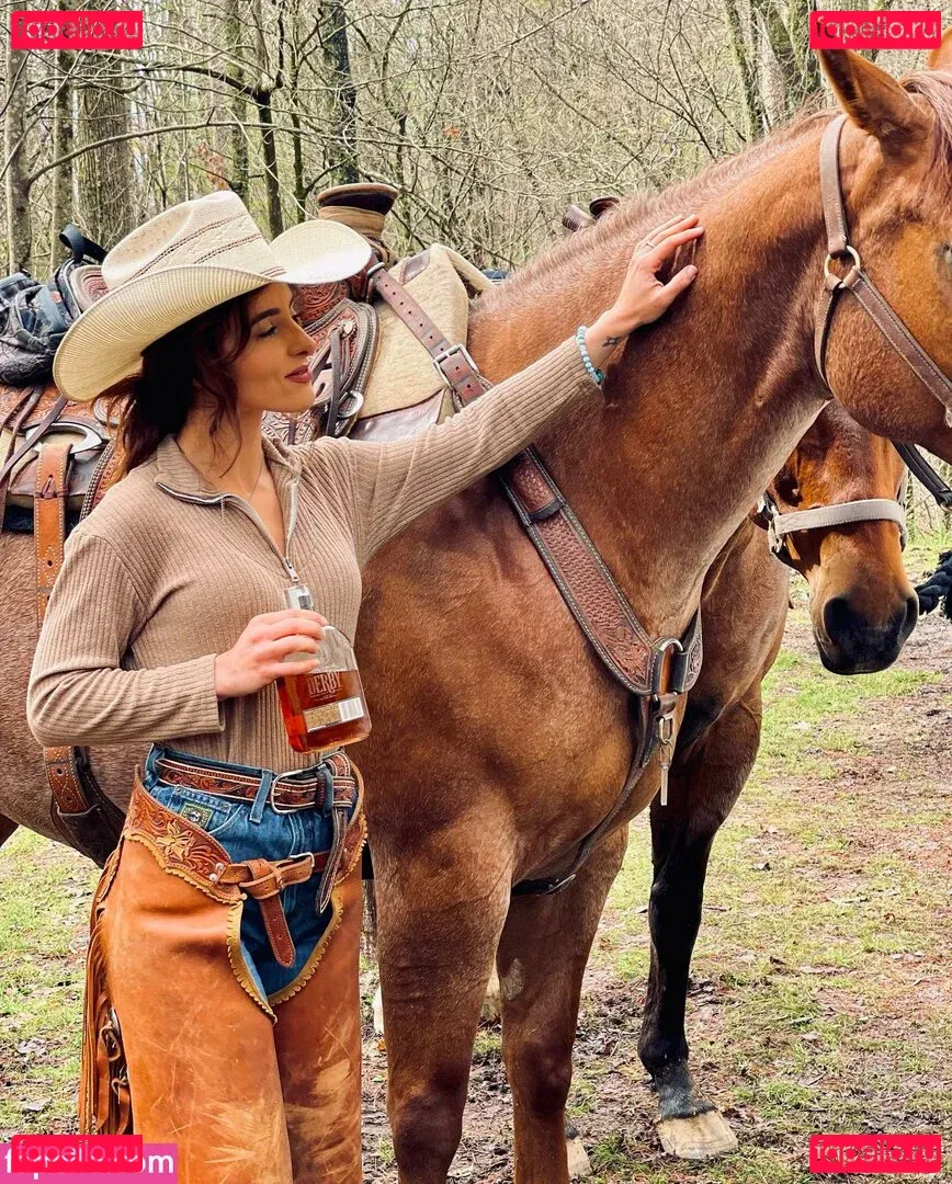 Artoftheequine Onlyfans Photo Gallery 