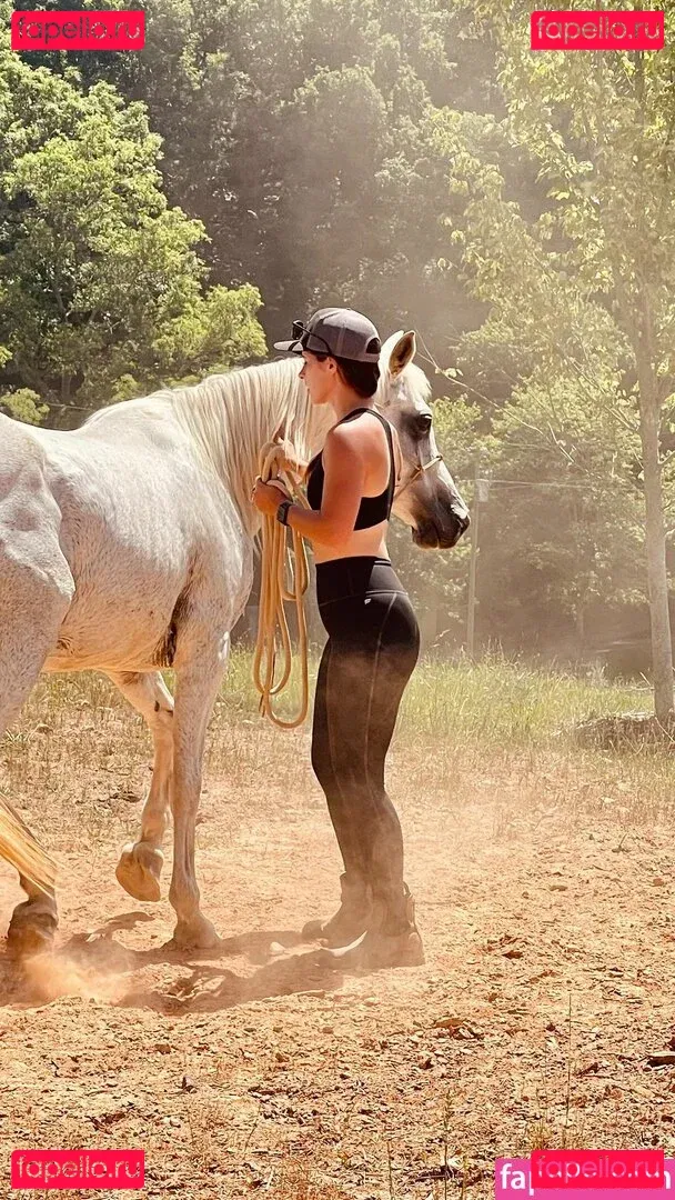 Artoftheequine Onlyfans Photo Gallery 