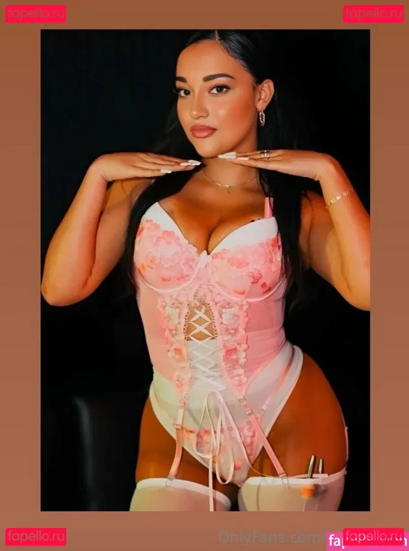 honeybe.e Onlyfans Photo Gallery 