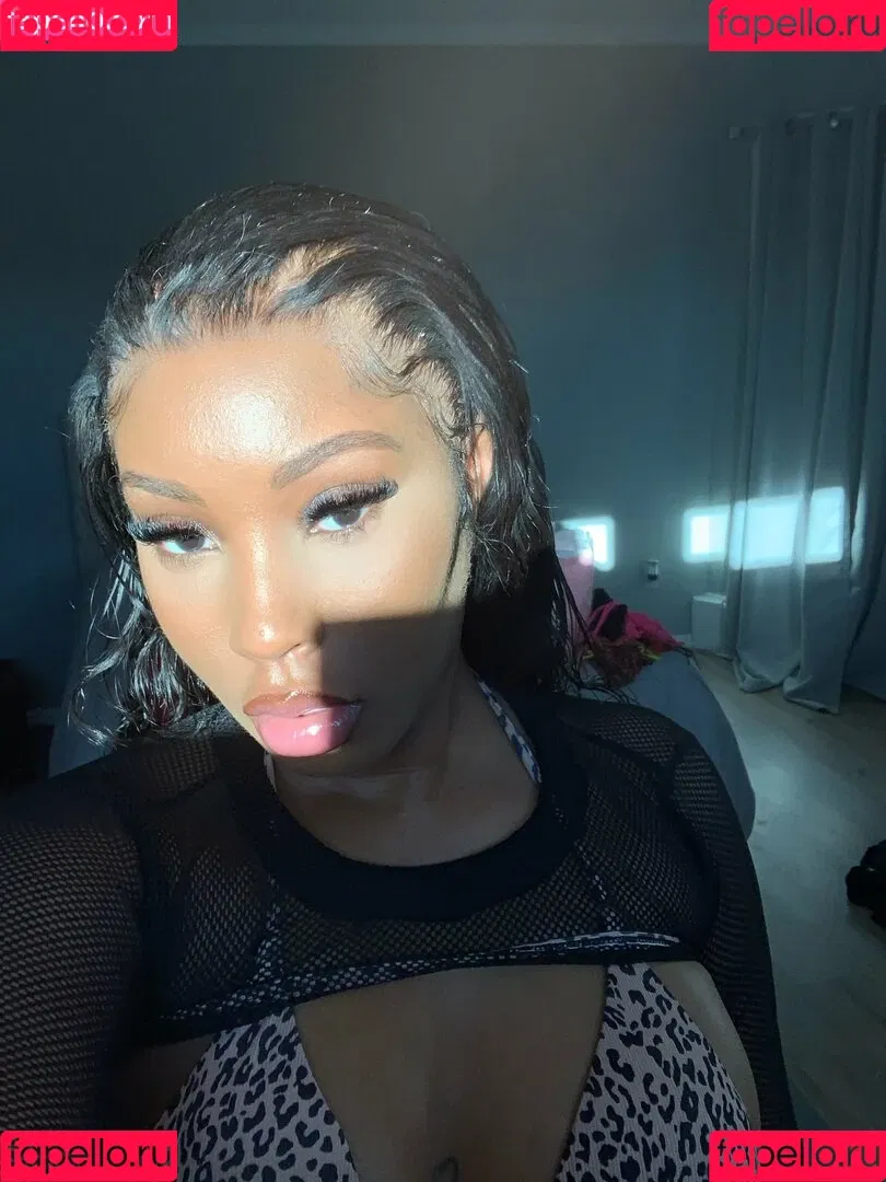 SoBomb Onlyfans Photo Gallery 