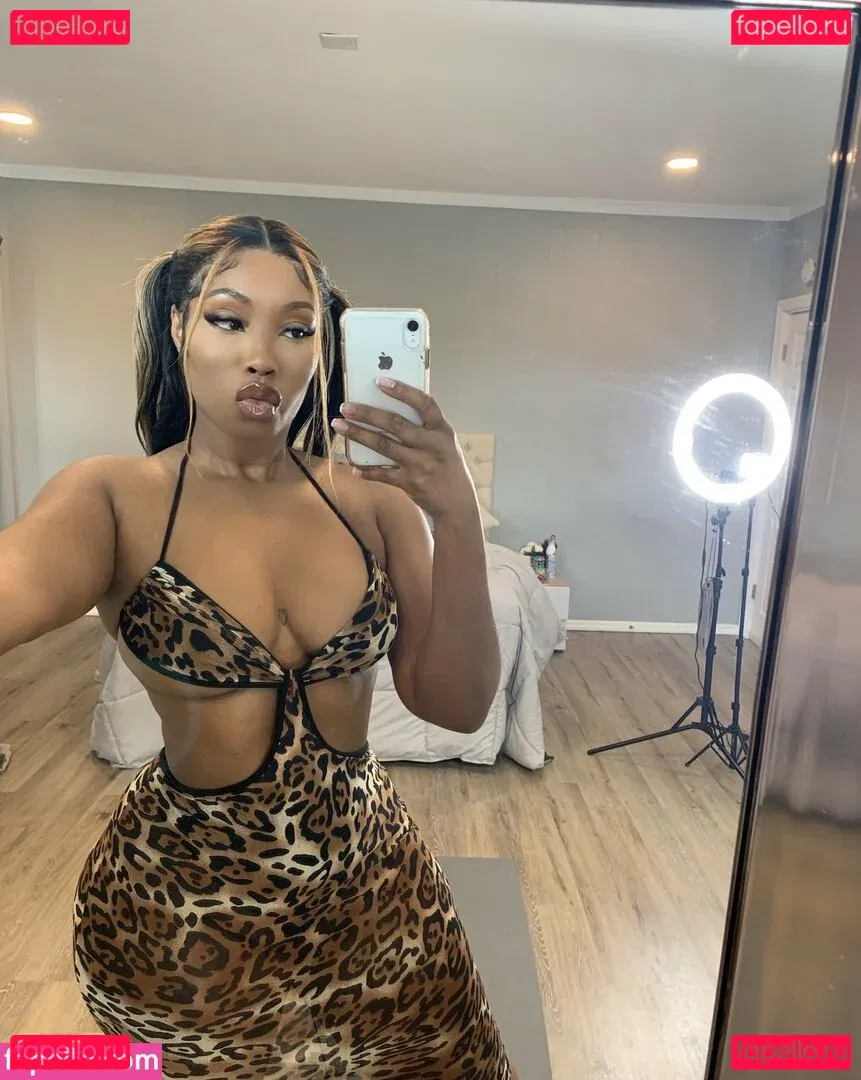 SoBomb Onlyfans Photo Gallery 