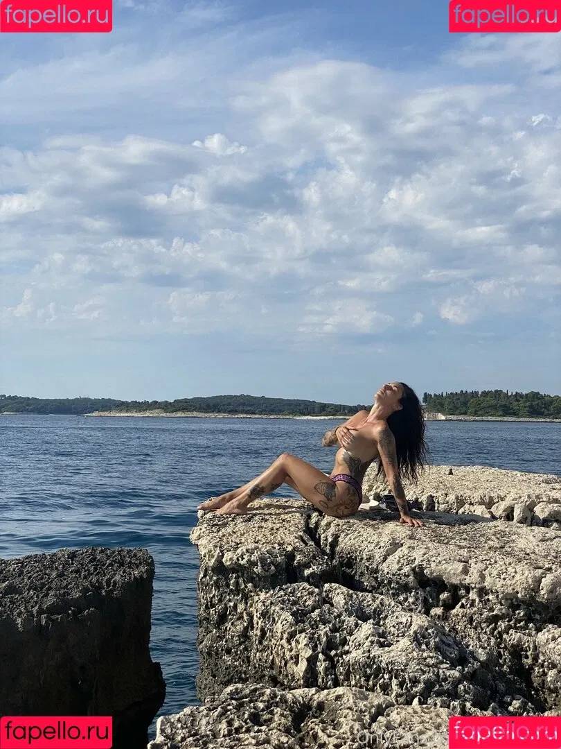 saraesotica Onlyfans Photo Gallery 