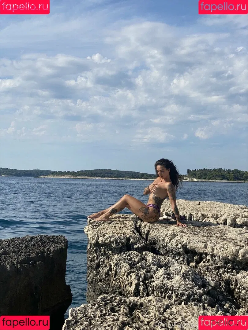 saraesotica Onlyfans Photo Gallery 