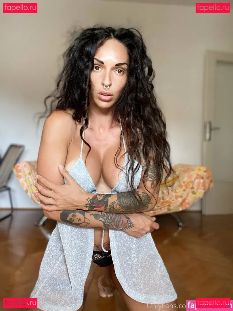 saraesotica Onlyfans Photo Gallery 