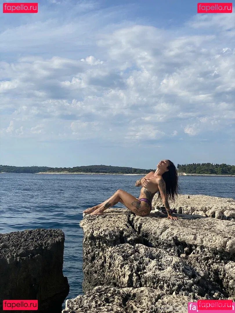 saraesotica Onlyfans Photo Gallery 