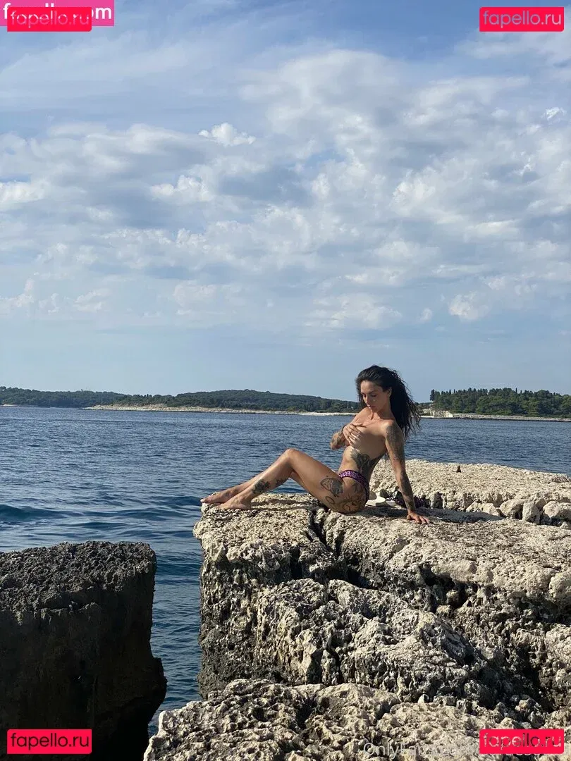 saraesotica Onlyfans Photo Gallery 